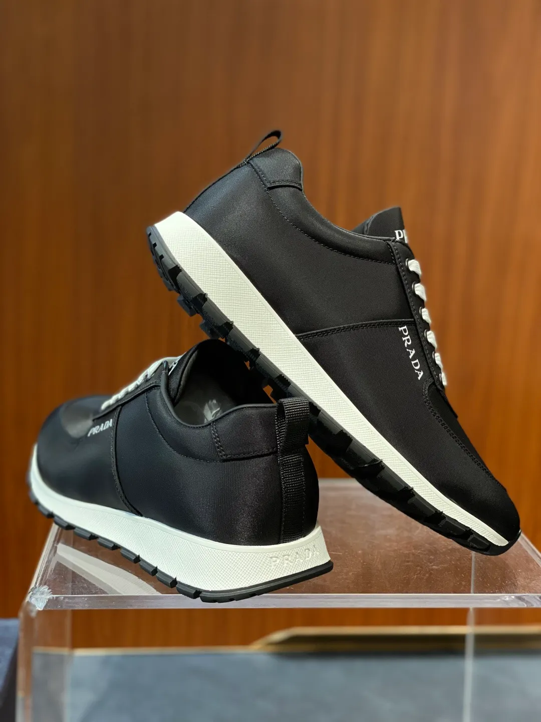 💰660 PRAD*Prax 01 Regenerated Nylon Sneakers ♞size; 39~46 Form and function merge into one, sports inspiration and exquisite craftsmanship quietly meet: Prada men’s sneaker series features unique and clever designs, including Prada Downtown, Cloudbust Thunder 57 #Prada Collision Cross.